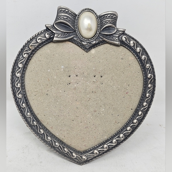 Silvestri Other - *$OLD*Vintage Silvestri Heart  Metal MRF 89 Small Picture Frame with Faux Pearl
